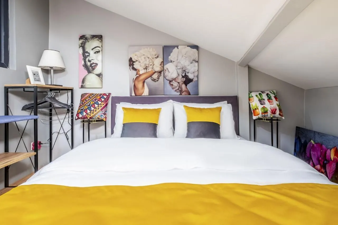 Centrally Located Flat With Balcony In Uskudar Istanbul