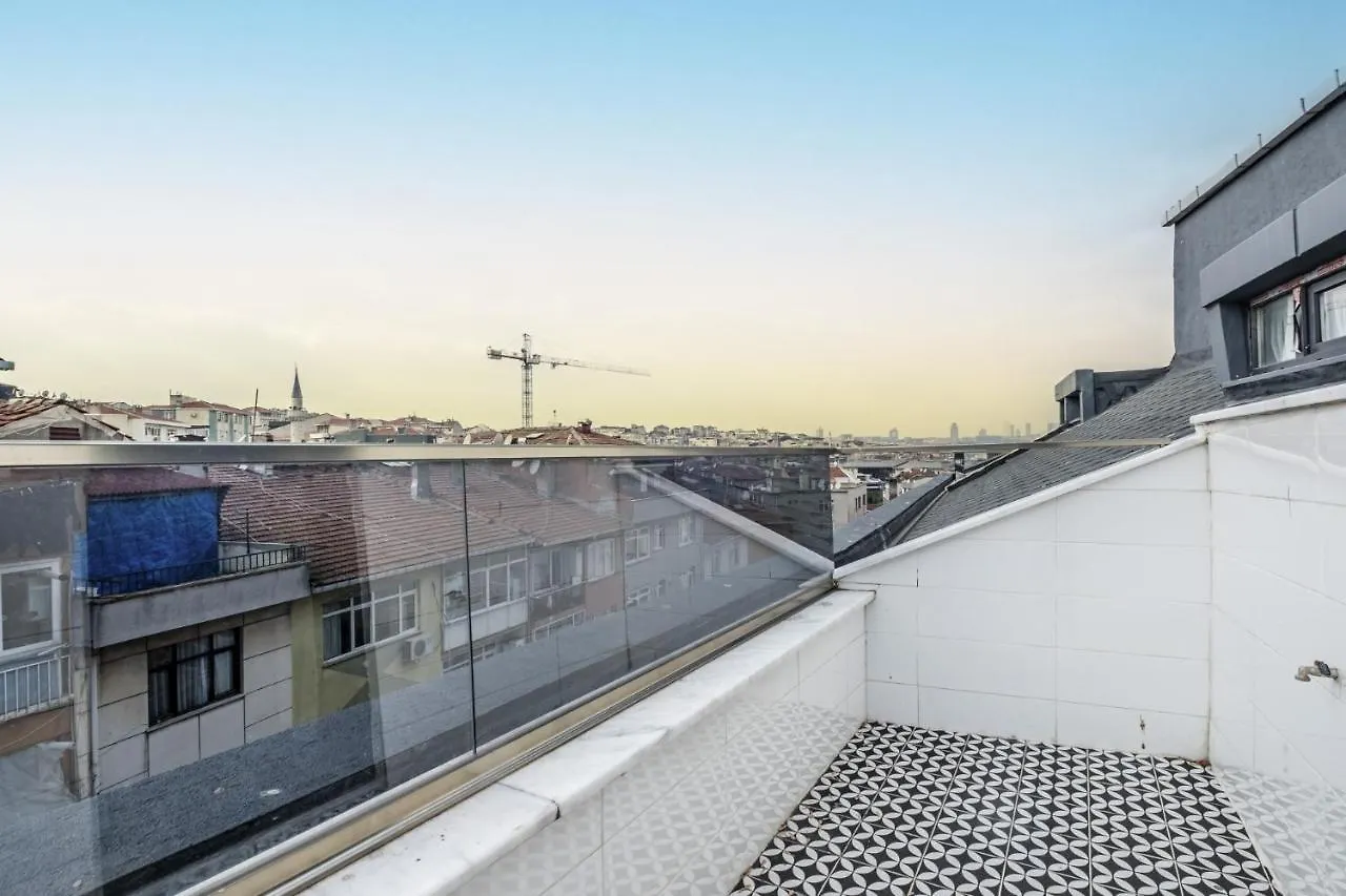 Centrally Located Flat With Balcony In Uskudar Istanbul